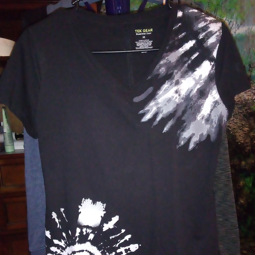 Tek gear v-neck